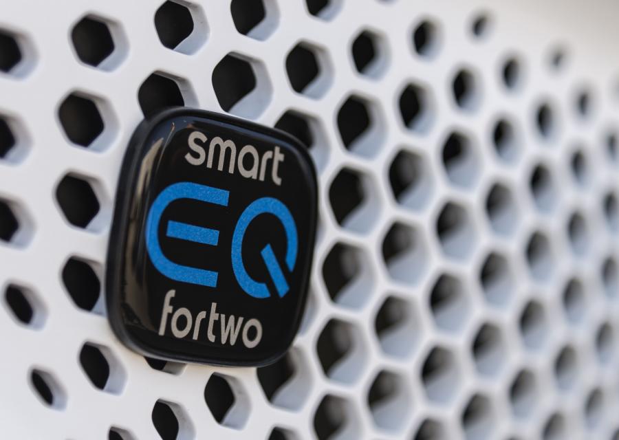 Логотип Smart EQ ForTwo Prime Coupe (C453) 2018 года  (WW) (фото 4 из 9)